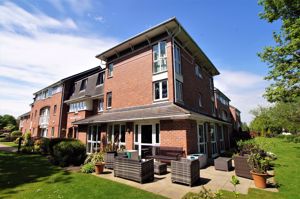 Bernard Court Communal Gardens- click for photo gallery